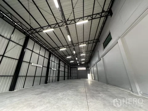 For rent Warehouse 285 sqm in Chong Nonsi, Yan Nawa, Bangkok