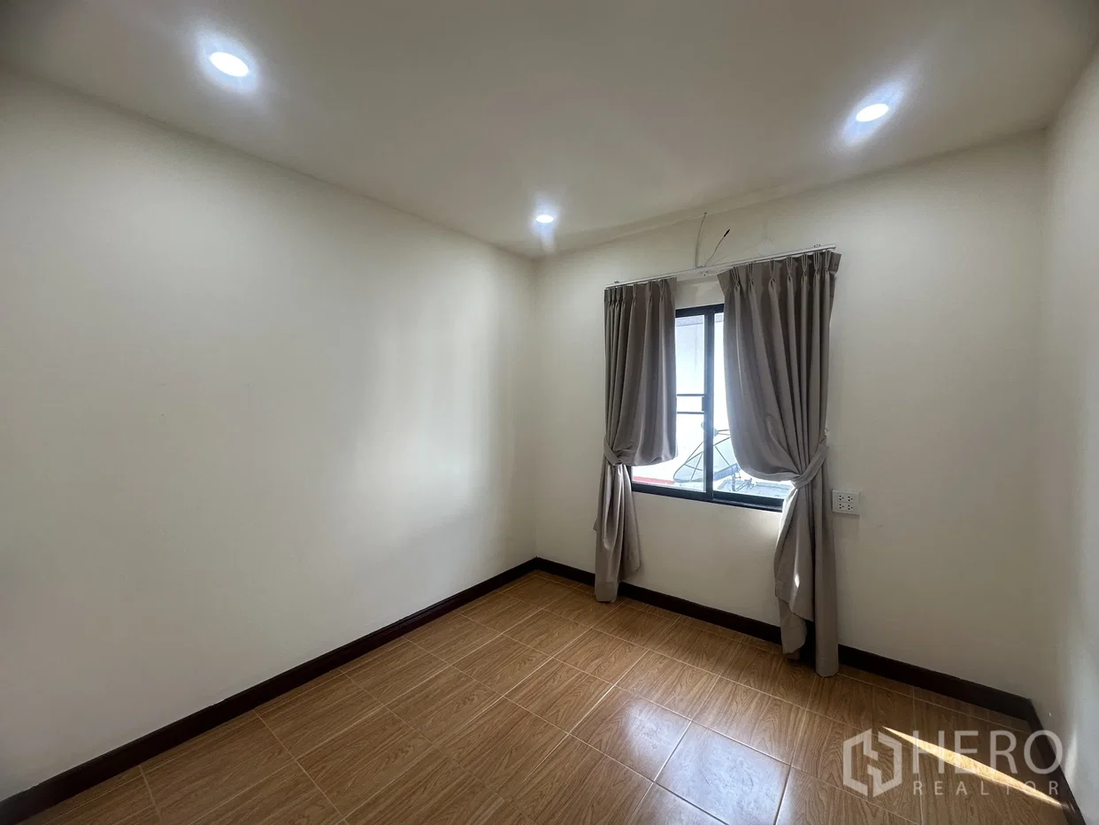 รูป ขาย ทาวน์เฮาส์ 4 ห้องนอน Baan Fah Piyarom Terrace Phase 12 ลาดสวาย ลำลูกกา ปทุมธานี - รูปที่ 17/17