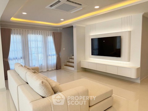 บ้าน 4 ห้องนอน เลี้ยงสัตว์ได้ Centro Bangna พื้นที่ 303 ตร.ม. (ID 3291951)