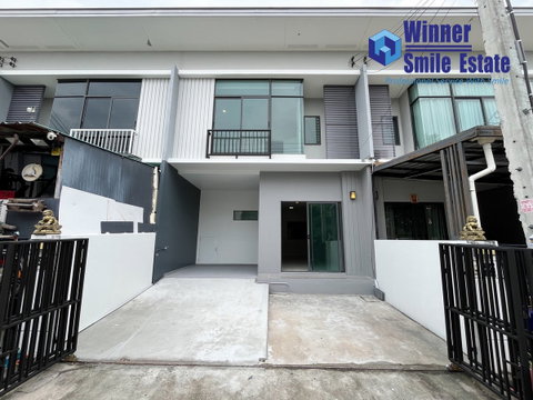 House for Sale : Pruksa Ville Wongwaen-On Nut. Renovated home with an extended rear kitchen; located near Gemopolis Industrial Estate.