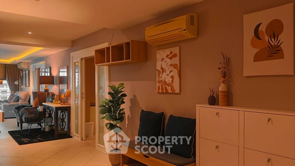 picture 3-BR Condo at Executive Residence 4 close to Phratamnak (ID 3281676) - 1/31