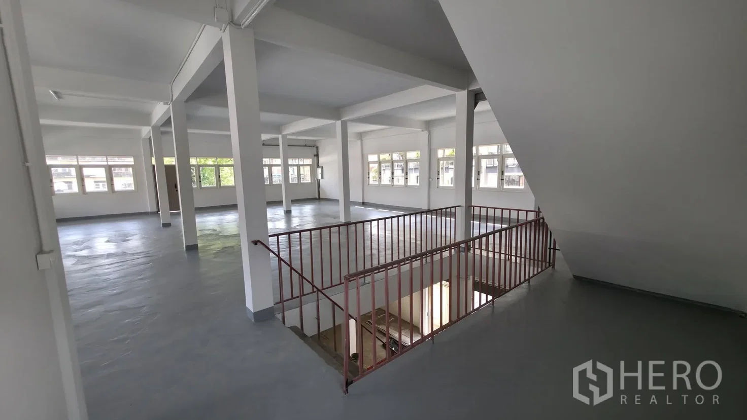 picture For rent Warehouse 624 sq.m. in Din Daeng, Bangkok - 3/5
