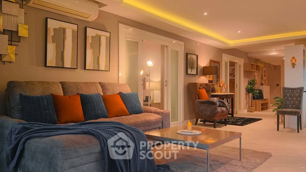 picture 3-BR Condo at Executive Residence 4 close to Phratamnak (ID 3281676) - 8/31