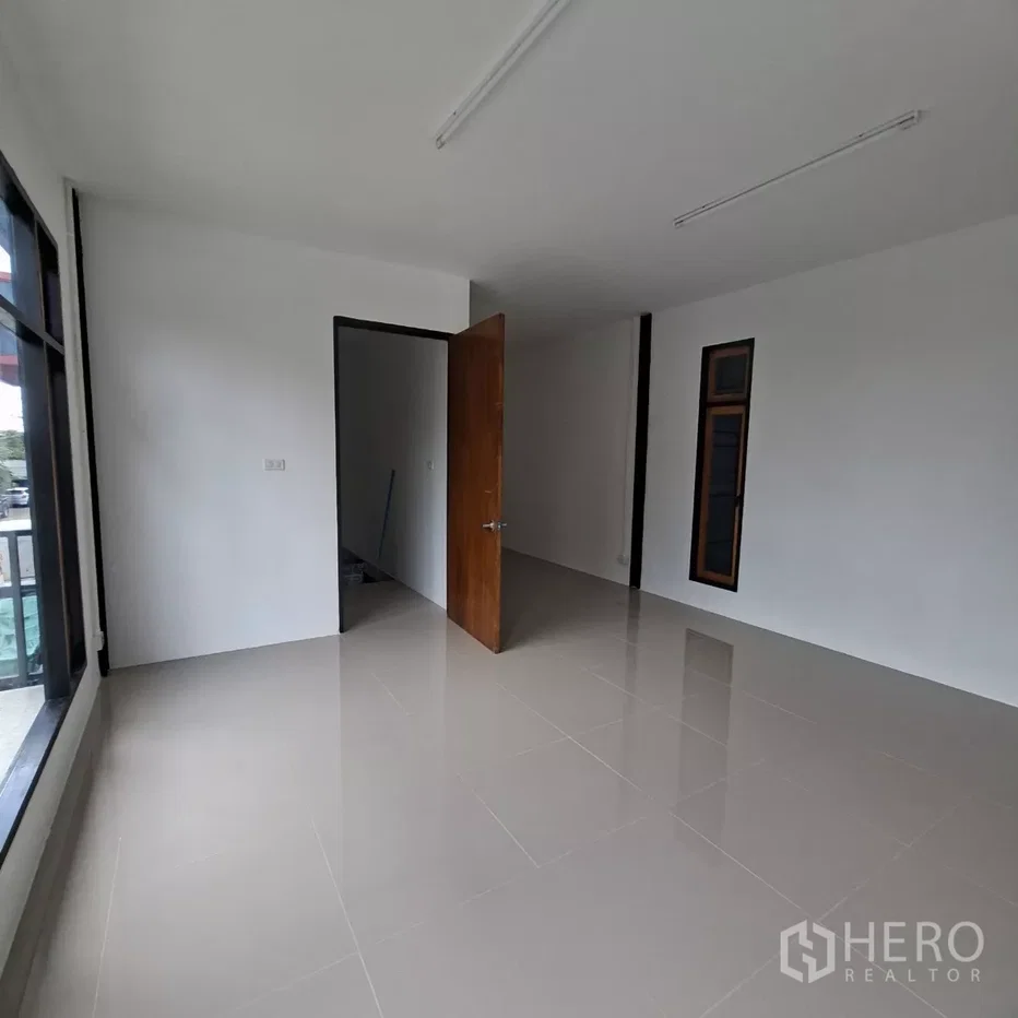 รูป ให้เช่า โกดัง 330 ตรม ลำลูกกา ปทุมธานี - รูปที่ 3/6