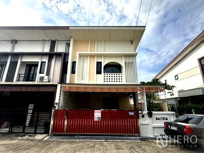 ทาวน์โฮม ปทุมธานี : ขาย ทาวน์เฮาส์ 4 ห้องนอน Baan Fah Piyarom Terrace Phase 12 ลาดสวาย ลำลูกกา ปทุมธานี