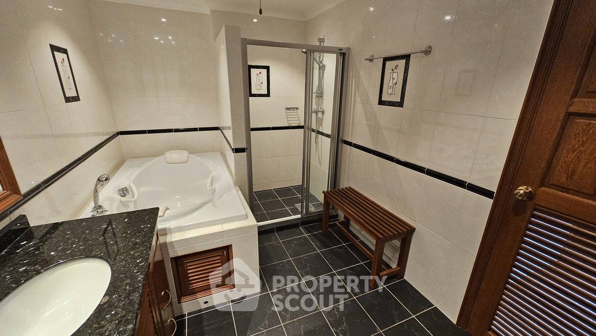 picture Spacious 2-BR 141 Sqm At View Talay 7 Condominium Jomtien (ID 3281933) - 26/51