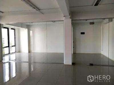 Office for rent Bang Na : For rent Office Space 145 sqm in Bang Na, Bang Na, Bangkok BTS Udom Suk