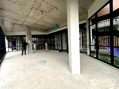 Retail spaces for rent Central Plaza Bang Na : For rent Retail Space 62 sqm in Bang Na, Bang Na, Bangkok BTS Udom Suk