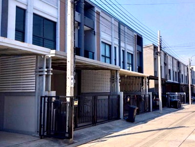 ทาวน์โฮม ถนนเพชรเกษม : A01_047 ขายทาวน์เฮ้าส์ 2 ชั้น เวิร์ฟ เพชรเกษม 81-2 แขวง หนองค้างพลู เขตหนองแขม จ.กรุงเทพมหานคร