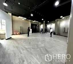 Retail spaces for rent : For rent Retail Space 218 sqm in Phra Khanong Nuea, Watthana, Bangkok BTS Phra Khanong