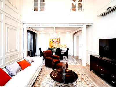 ขายคอนโด : Emporio Place | Elegant 3 Bedroom Duplex Condo in Phrom Phong Area - BR11130CD