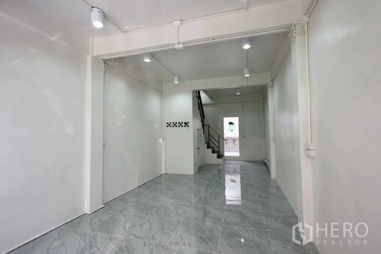 รูป ให้เช่า ทาวน์เฮาส์ ยานนาวา สาทร กรุงเทพมหานคร BTS สาทร สะพานตากสิน - รูปที่ 2/19