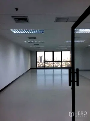 Office for rent Sathon : For rent Office Space 110 sqm in Yan Nawa, Sathon, Bangkok BTS Surasak