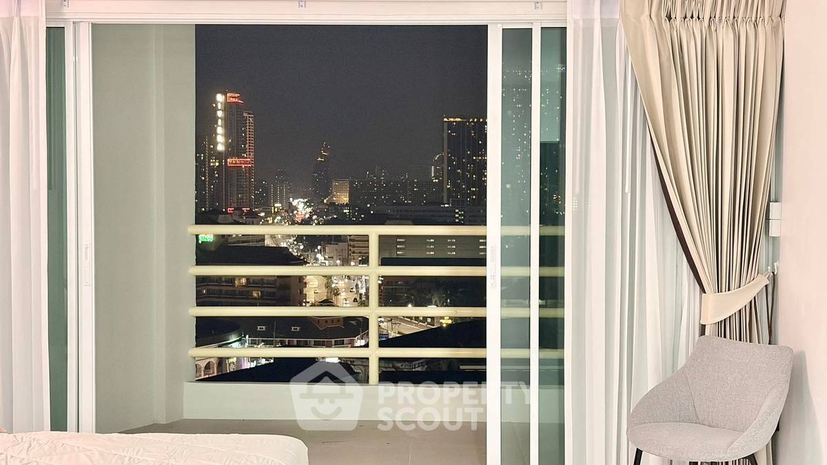picture 1-BR Condo For Sale At View Talay 3, Phratamnak (ID 3281931) - 12/18