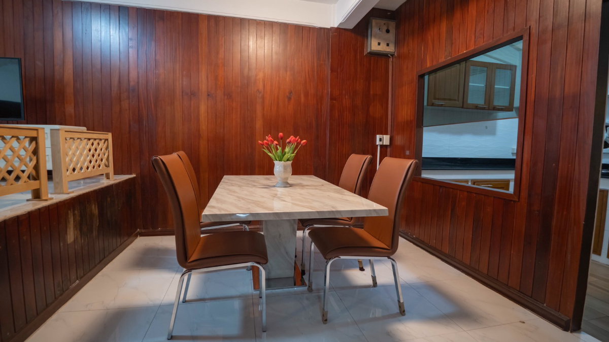 รูป LTH16151 - Spacious Townhouse for Rent Ekkamai | 350 sq.m. | 4 Storeys | 5 Beds 5 Baths | 2 Parking Spaces | 55K/month - รูปที่ 2/9