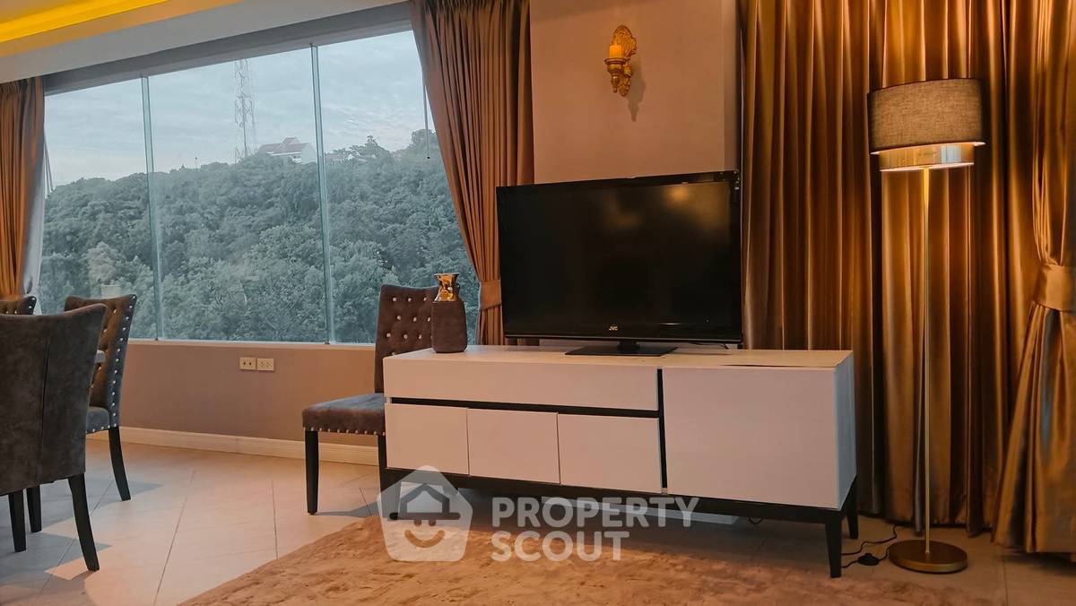 picture 3-BR Condo at Executive Residence 4 close to Phratamnak (ID 3281676) - 10/31