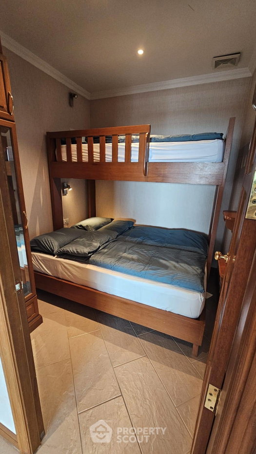 picture Spacious 2-BR 141 Sqm At View Talay 7 Condominium Jomtien (ID 3281933) - 30/51
