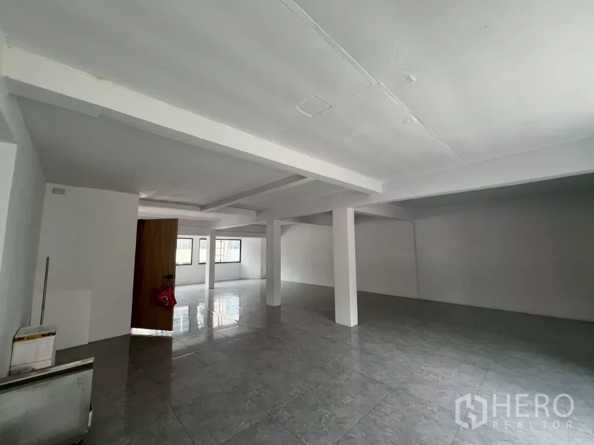 picture For rent Retail Space 64 sqm in Lumphini, Pathum Wan, Bangkok BTS Phloen Chit - 1/13