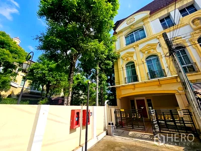 เช่าทาวน์โฮม กรุงเทพมหานคร : ให้เช่า ทาวน์เฮาส์ 3 ห้องนอน Baan Klang Krung Grande Vienna Rama 3 (บ้านกลางกรุง แกรนด์ เวียนนา พระราม 3) บางโพงพาง ยานนาวา กรุงเทพมหานคร BTS โรงพยาบาลเซนต์หลุยส์
