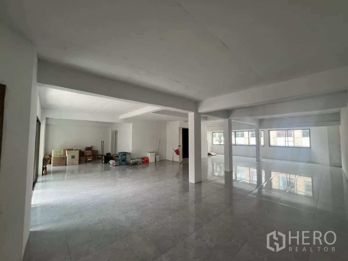 picture For rent Retail Space 64 sqm in Lumphini, Pathum Wan, Bangkok BTS Phloen Chit - 3/13