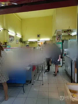For rent Shophouse 200 sqm in Samsen Nai, Phaya Thai, Bangkok BTS Sanam Pao