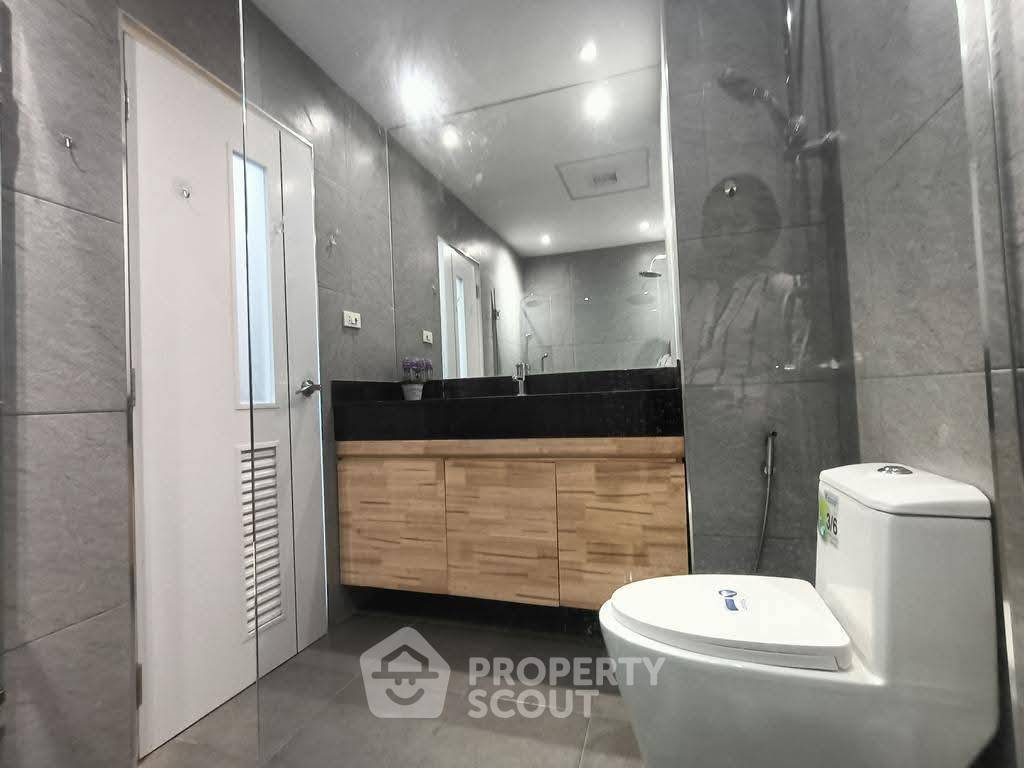 picture 1-BR Condo at View Talay 3 close to Phratamnak (ID 3281928) - 6/10
