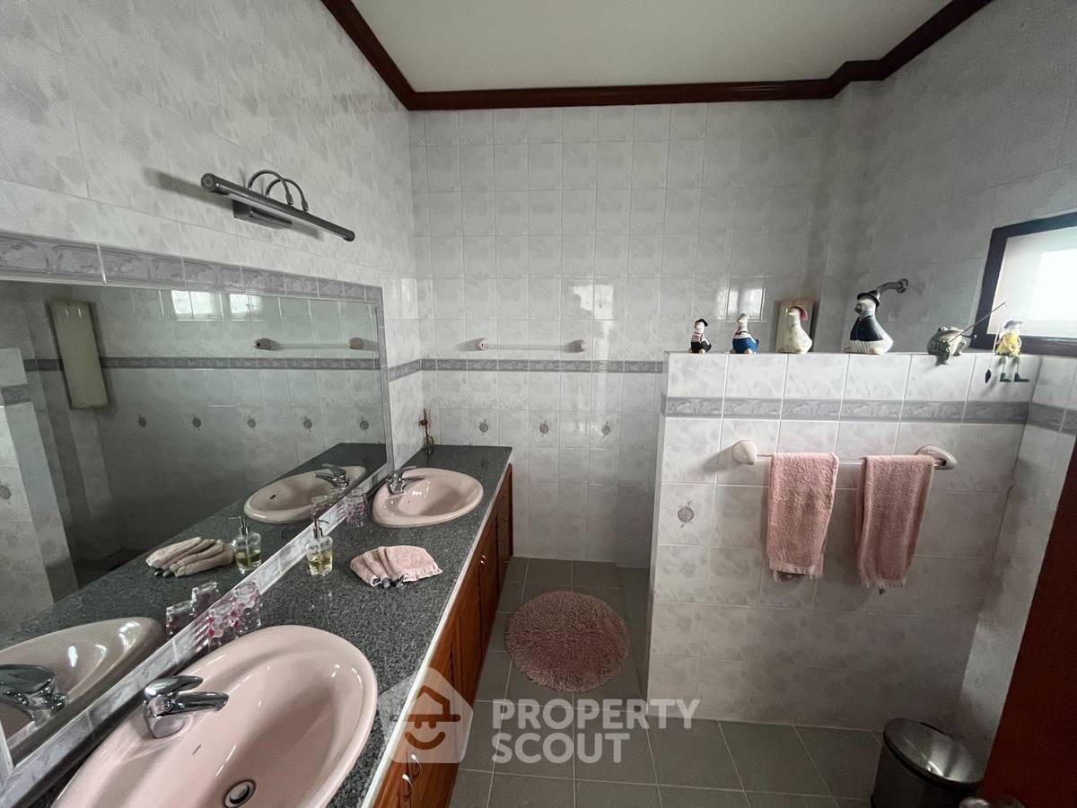 picture Unique 6-BR Pool Villa next to Market Village (ID 3293800) - 31/49