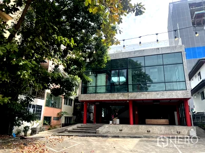 Retail spaces for rent ‎Rajavithi Hospital : For rent Standalone 1000 sqm in Din Daeng, Bangkok