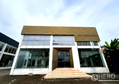Retail spaces for rent : For rent Showroom 1000 sqm in Rat Phatthana, Saphan Sung, Bangkok