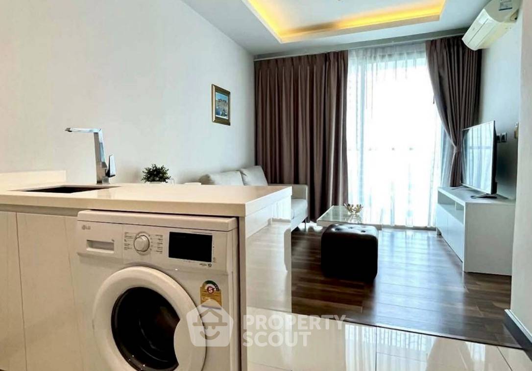 picture 26th-Floor 1-BR Condo At The Peak Towers, Phratamnak (ID 3040376) - 1/7