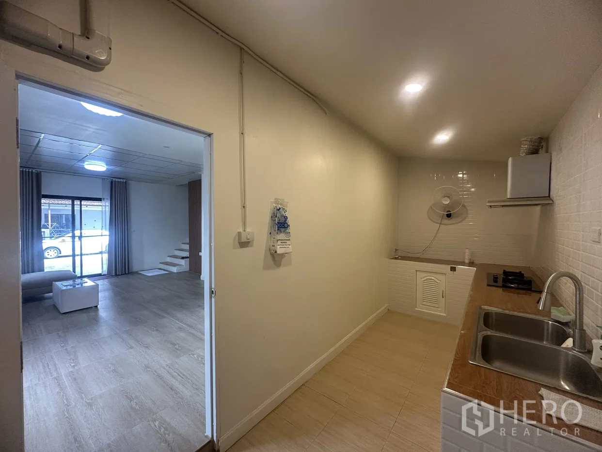 รูป ขาย ทาวน์เฮาส์ 4 ห้องนอน Baan Fah Piyarom Terrace Phase 12 ลาดสวาย ลำลูกกา ปทุมธานี - รูปที่ 9/17