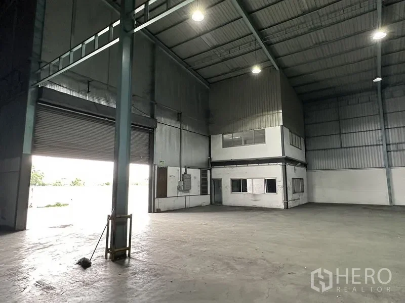 picture For rent Warehouse 2530 sqm in Mueang Samut Prakan, Samut Prakan - 7/11
