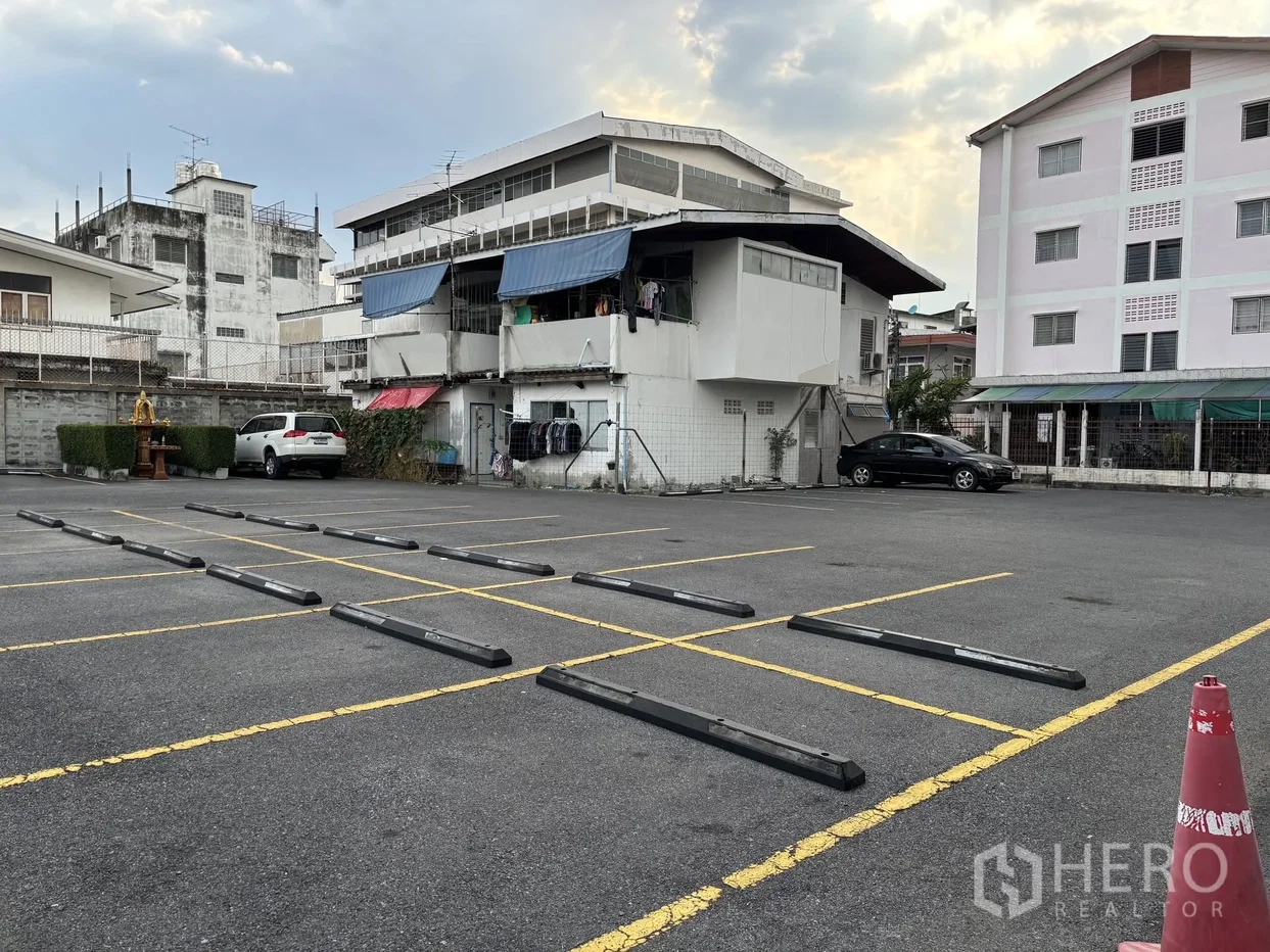 รูป ที่ดิน 300 ตรว ถนนจันทน์ ทุ่งวัดดอน สาทร กรุงเทพมหานคร - รูปที่ 2/5