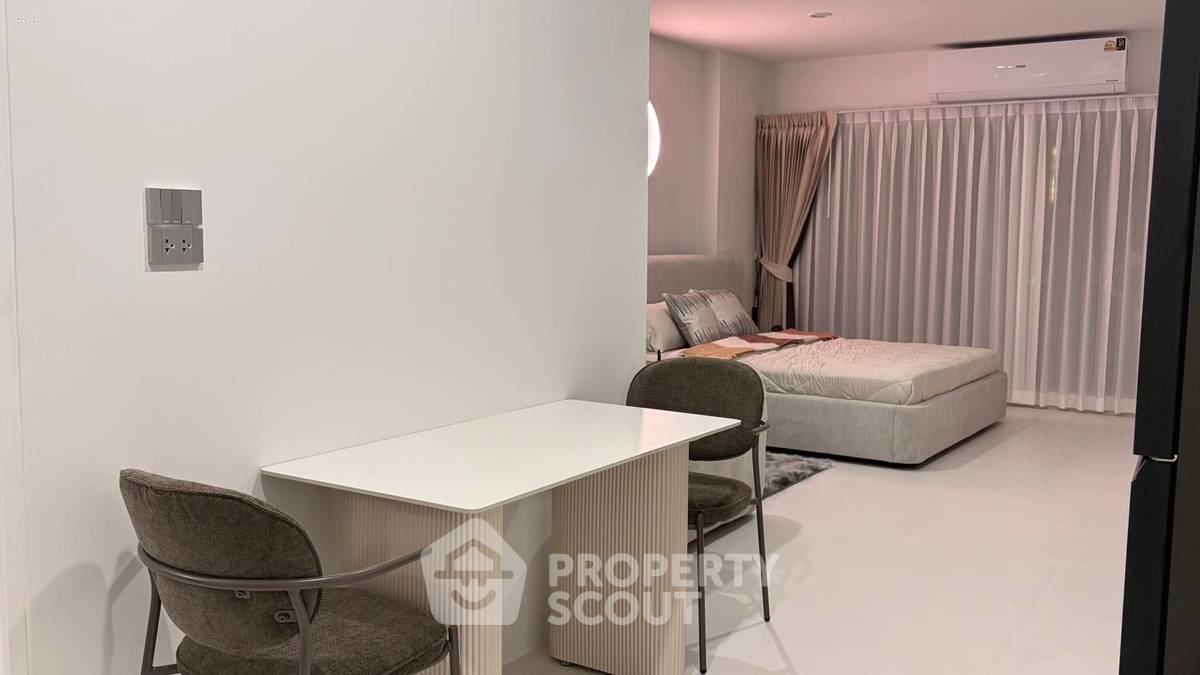 picture 1-BR Condo For Sale At View Talay 3, Phratamnak (ID 3281931) - 11/18