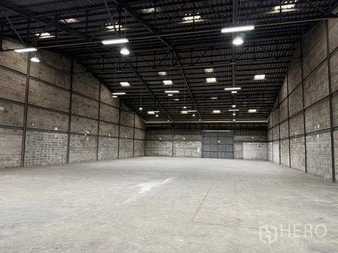 For rent Warehouse 800 sq.m. in Bang Na, Bangkok