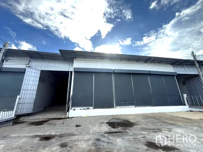 Factory for rent The Brio Mall : For rent Warehouse 450 sq.m. in Sala Thammasop, Thawi Watthana, Bangkok