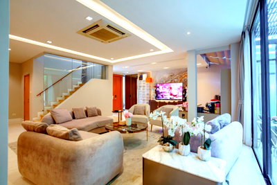 บ้านเดี่ยว วิทยาลัยดุสิตธานี : 🏡 ขายบ้านเดี่ยวลักซ์ชัวรี่ 3 ชั้น สไตล์ Modern Luxury
