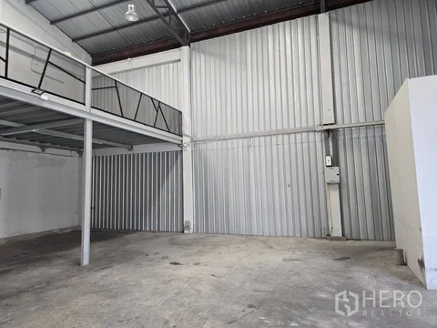 For rent Warehouse 430 sq.m. in Bang Na, Bangkok