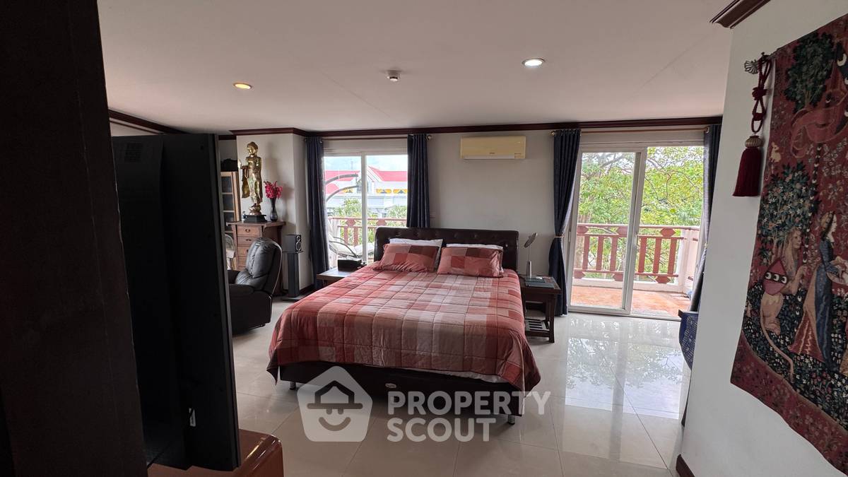picture Spacious 1-BR 104 Sqm At Royal Hill Resort Condominium (ID 3281840) - 17/31