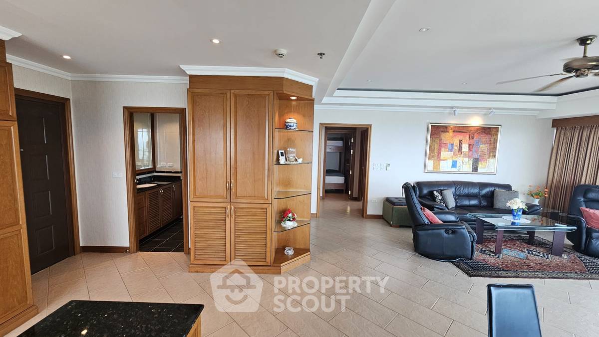 picture Spacious 2-BR 141 Sqm At View Talay 7 Condominium Jomtien (ID 3281933) - 8/51