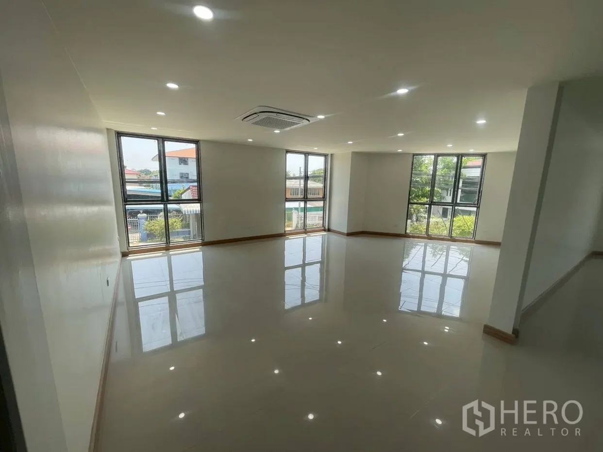 รูป ให้เช่าหรือขาย โกดัง 600 ตรม บางรักน้อย เมืองนนทบุรี นนทบุรี - รูปที่ 9/15