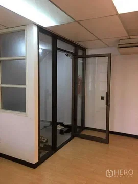 For rent Office Space 180 sqm in Bang Na, Bang Na, Bangkok BTS Udom Suk
