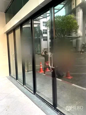 Retail spaces for rent : For rent Retail Space 50 sqm in Phra Khanong Nuea, Watthana, Bangkok BTS Phra Khanong