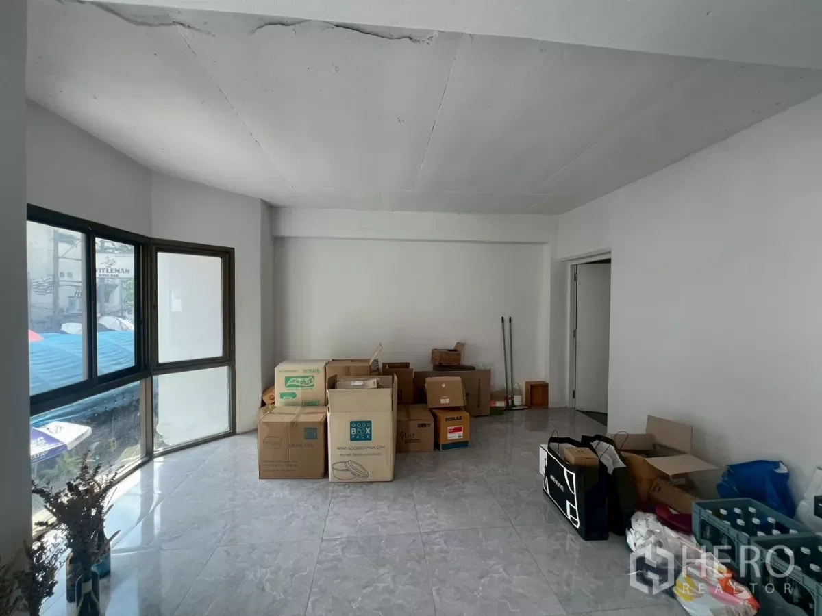 picture For rent Retail Space 64 sqm in Lumphini, Pathum Wan, Bangkok BTS Phloen Chit - 9/13
