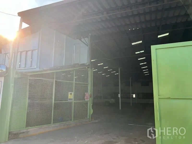 picture For rent Warehouse 2500 sqm in Mueang Samut Prakan, Samut Prakan BTS Bearing - 1/7