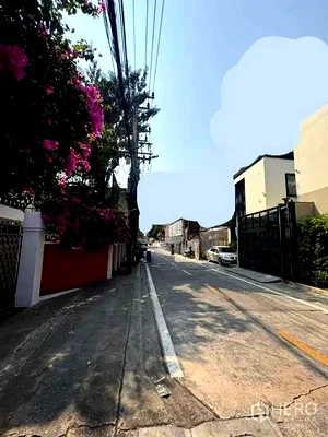 Land for sale Khlong Toei : Land 106 sqw in Phra Khanong, Khlong Toei, Bangkok