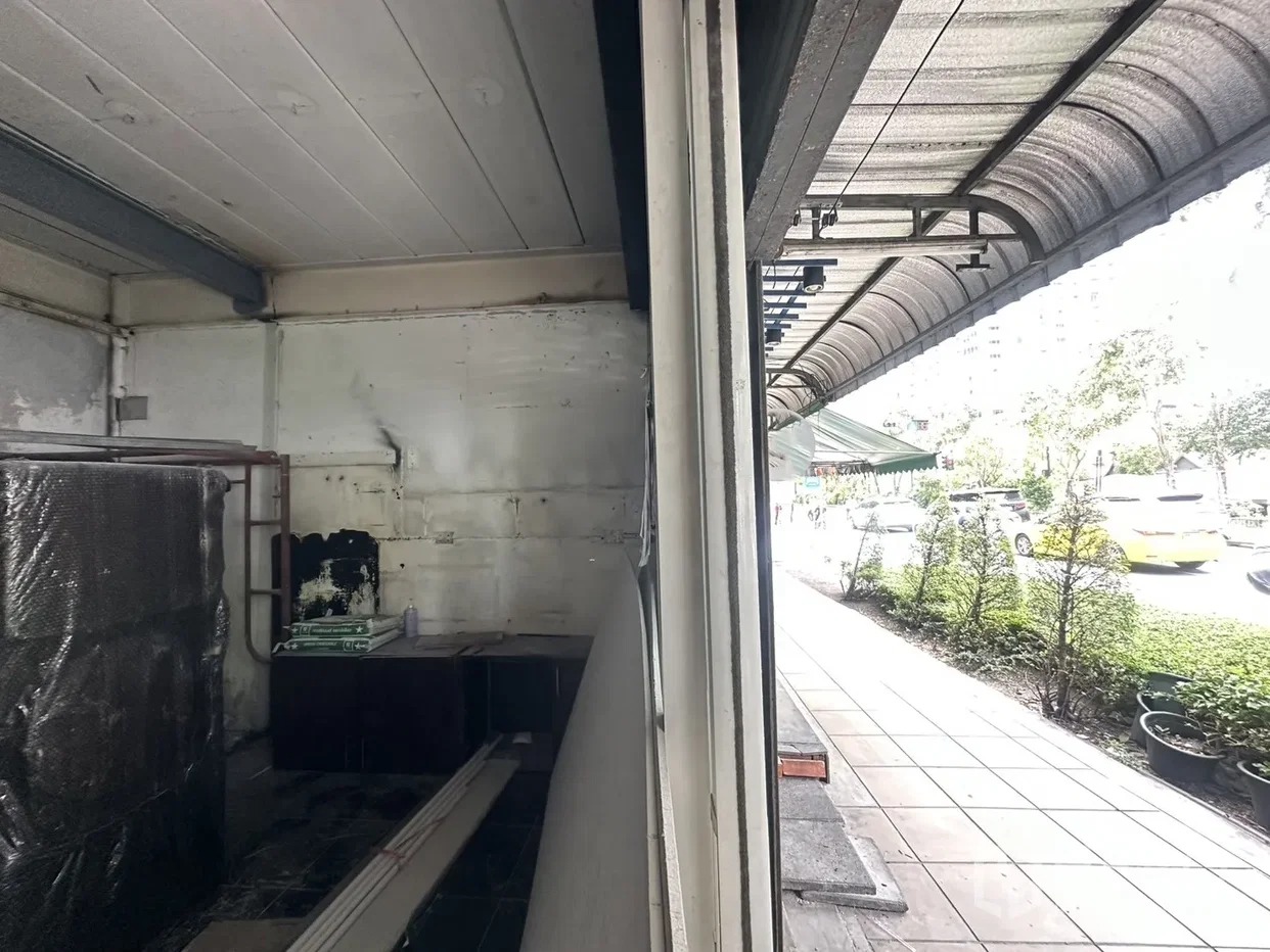 รูป ให้เช่า พื้นที่ขายของ 140 ตรม ยานนาวา สาทร กรุงเทพมหานคร BTS วุฒากาศ - รูปที่ 6/7