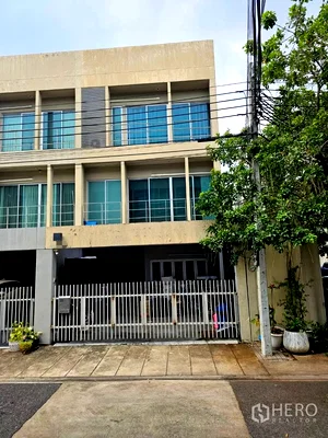 Townhouses for sale Bangkok : For Sale 3 Bedroom Townhouse in Noble Cube in Suan Luang, Suan Luang, Bangkok BTS On Nut