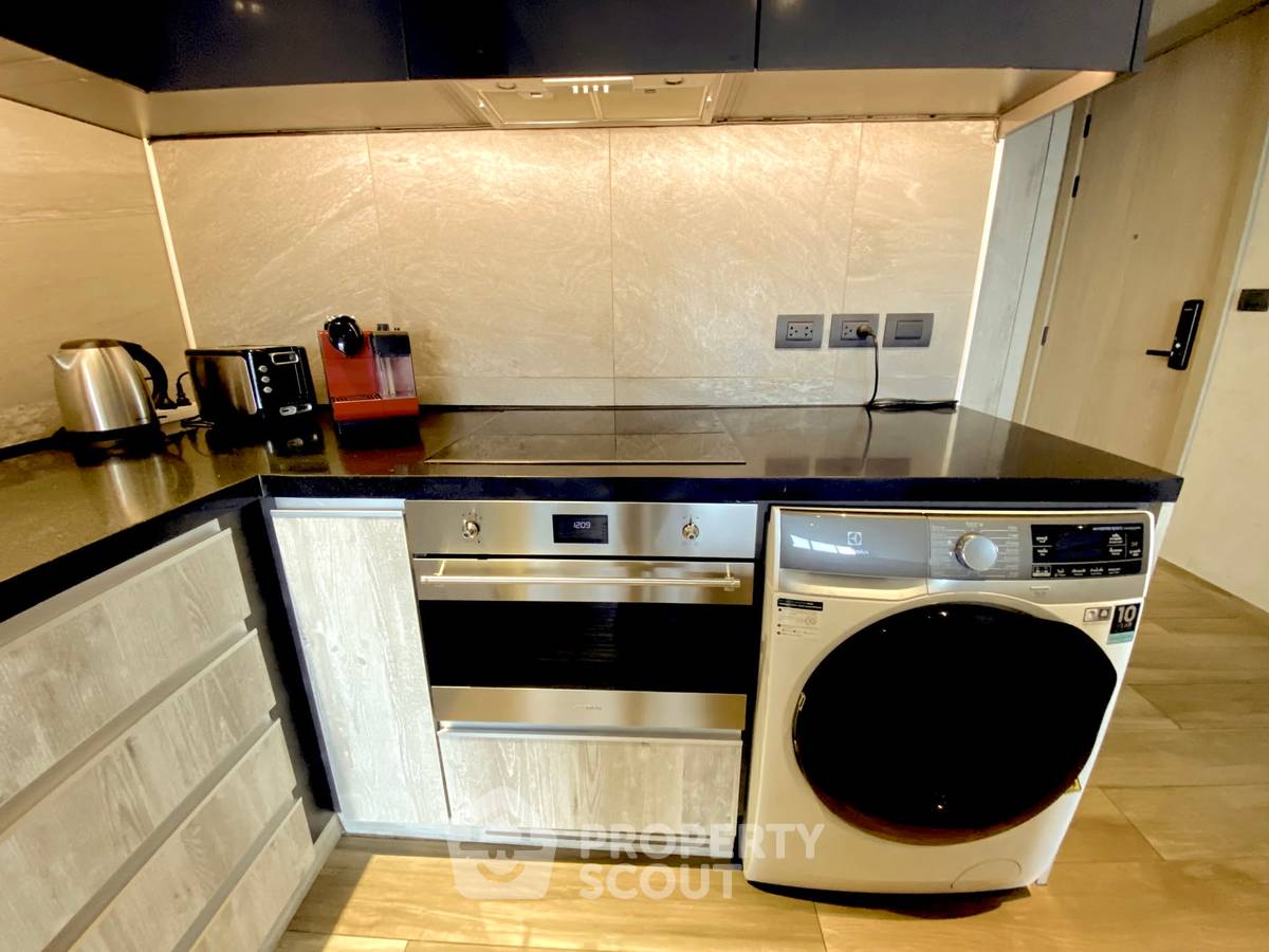 picture High-Floor 2-BR The Lofts Asoke Near MRT Phetchaburi (ID 3046211) - 8/35