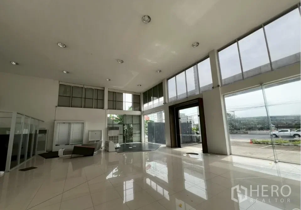 รูป ให้เช่า โชว์รูม 1000 ตรม ราษฎร์พัฒนา สะพานสูง กรุงเทพมหานคร - รูปที่ 2/5